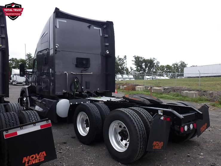2023-kenworth-t680-image-16