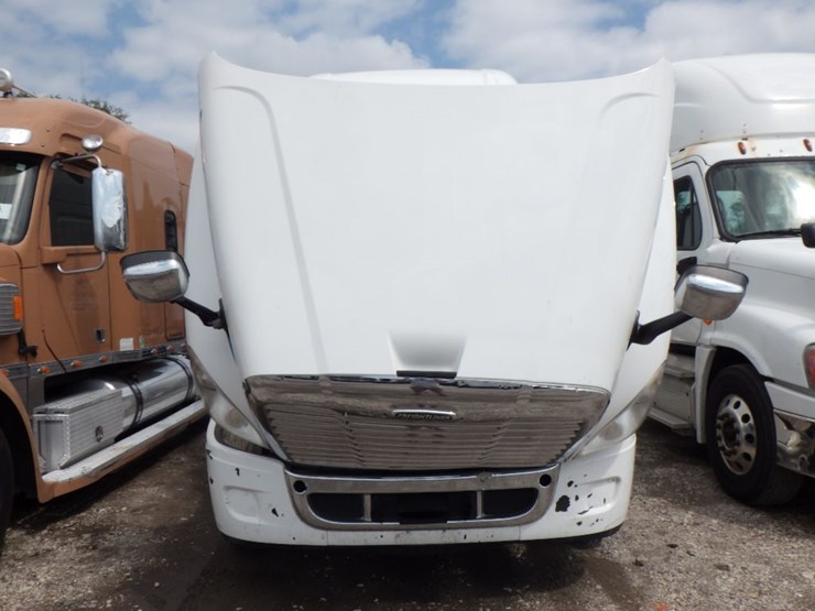 2015-freightliner-cascadia-125-evolution-image-31
