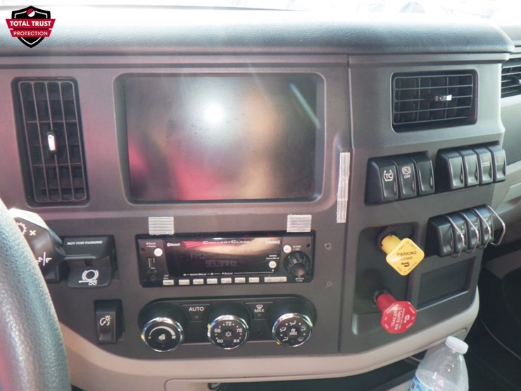 2023-peterbilt-579-image-19