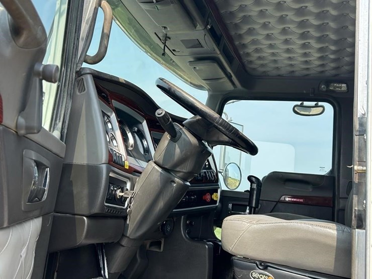 2007-kenworth-w900-image-11