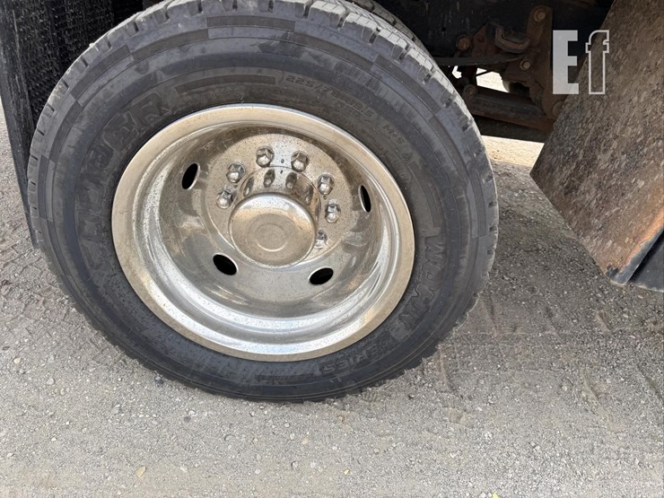 2017-ford-f550-xl-image-16