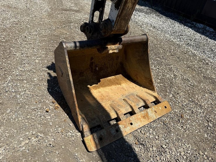 2012-takeuchi-tb250-image-17