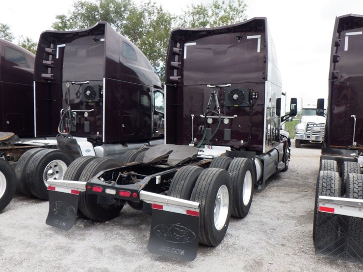 2019-peterbilt-579-image-10