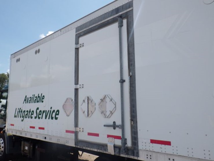 2016-peterbilt-220-image-16