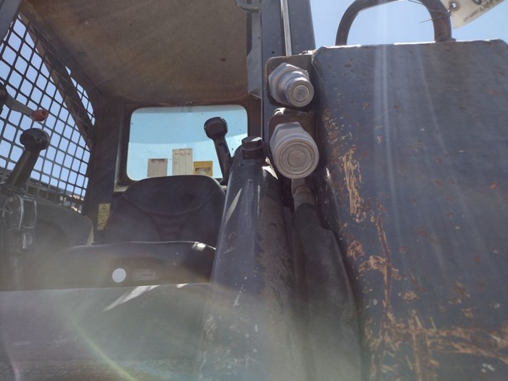 new-holland-l175-image-19