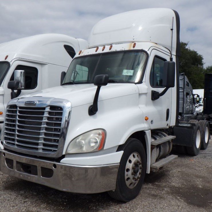 2015 FREIGHTLINER CASCADIA 125