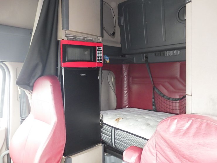 2016-freightliner-cascadia-125-evolution-image-26