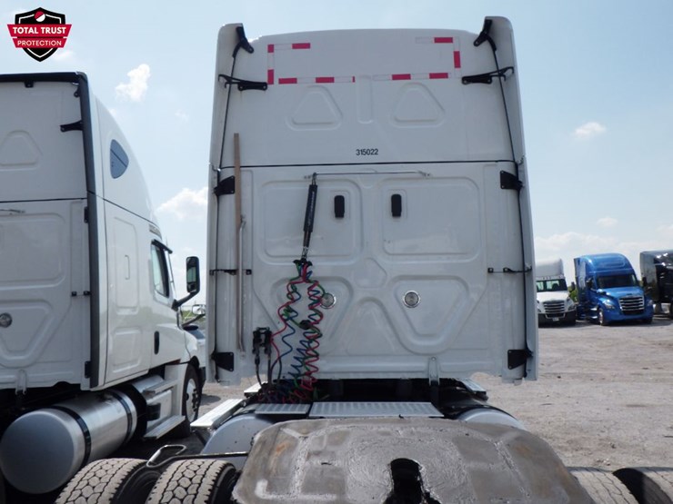 2023-freightliner-cascadia-126-image-14