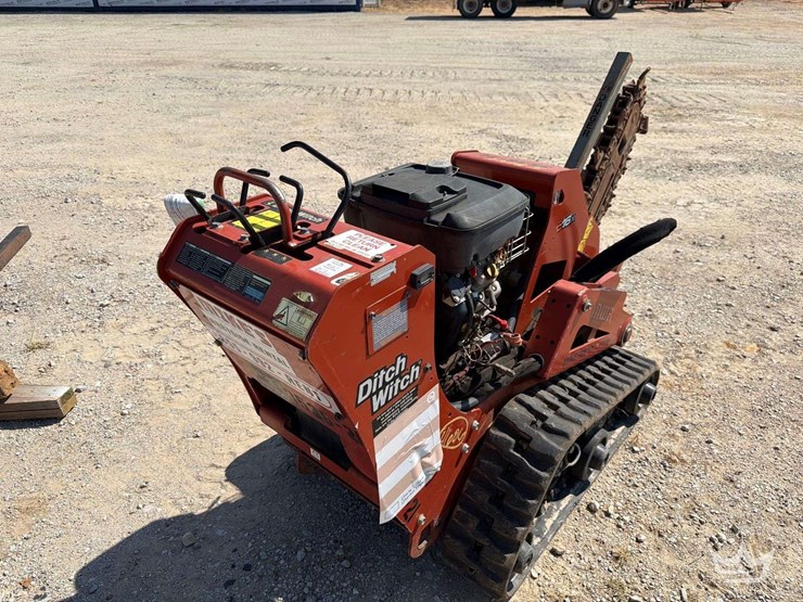 2019-ditch-witch-c16x-image-2