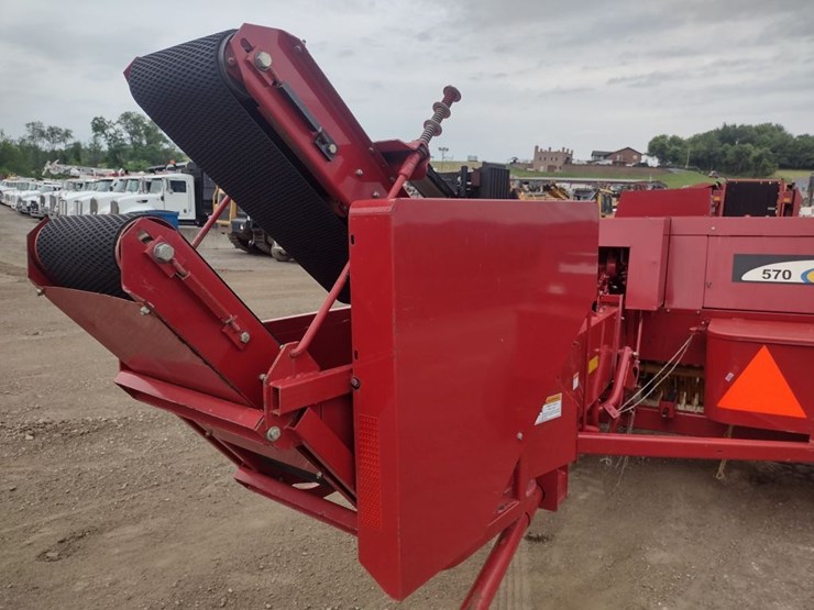 6-new-holland-570-image-16