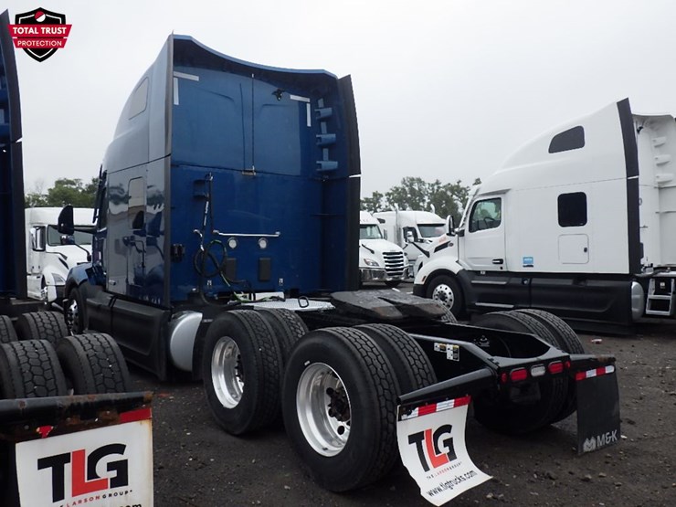 2023-peterbilt-579-image-14