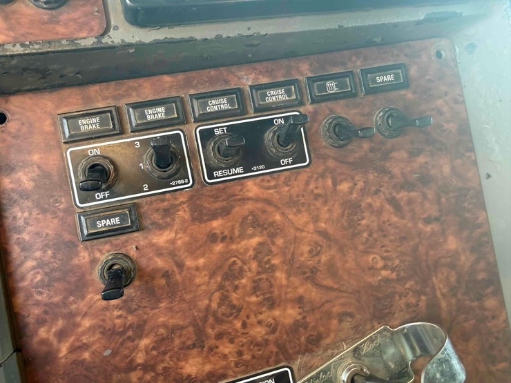 2004-kenworth-semi-image-21