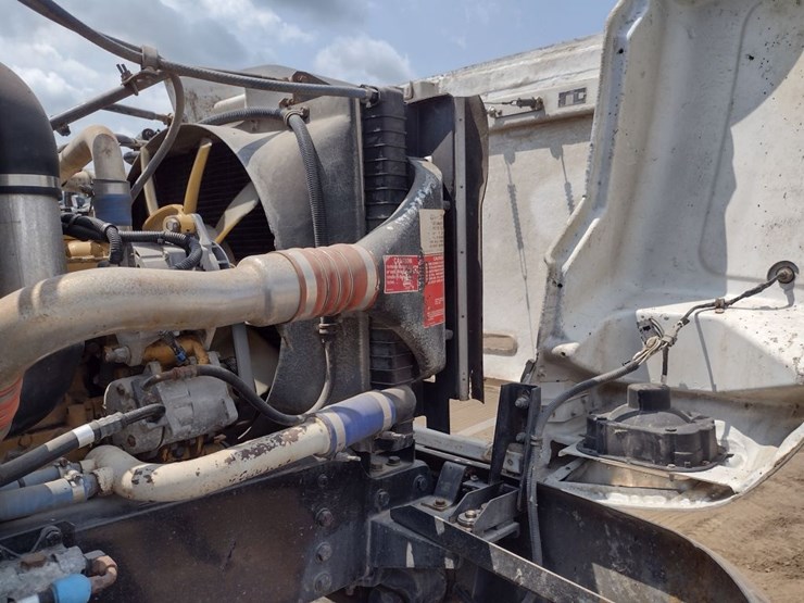 peterbilt-330-image-37