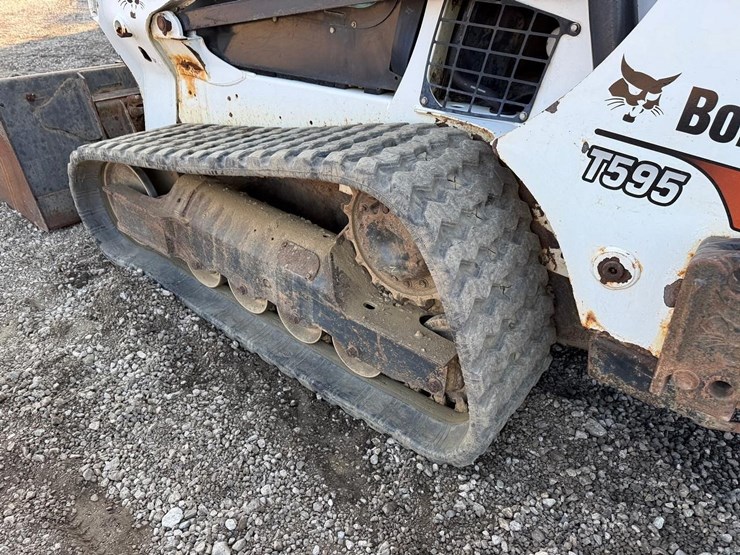 2020-bobcat-t595-image-16