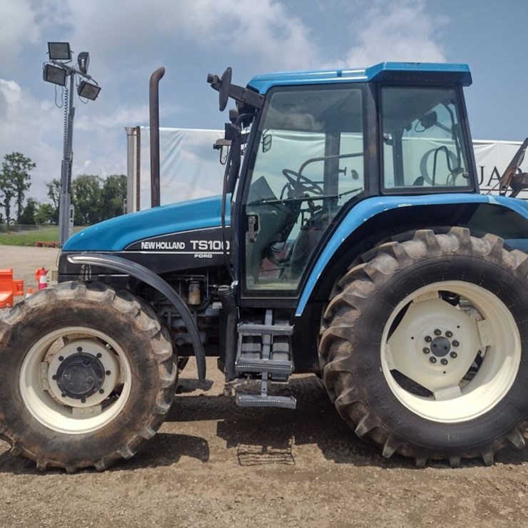 NEW HOLLAND TS100