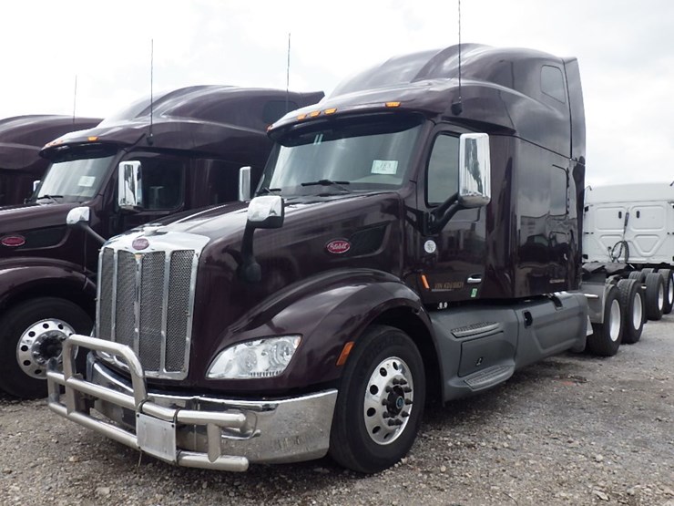 2019-peterbilt-579-image-1