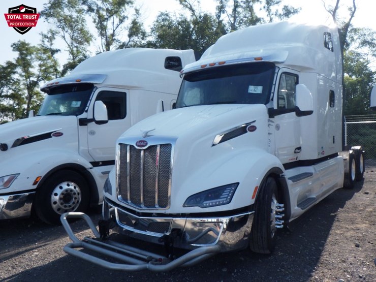 2022-peterbilt-579-image-1