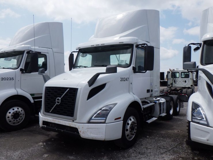 2020-volvo-vnr300-image-1