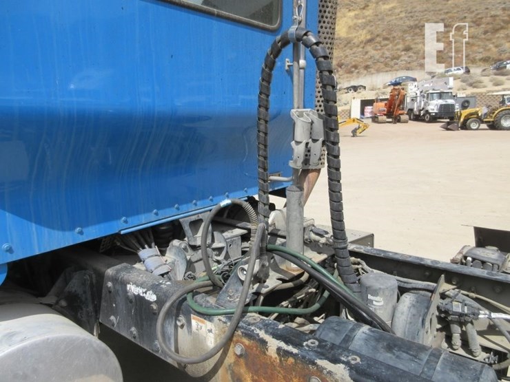 2015-kenworth-t800-image-17