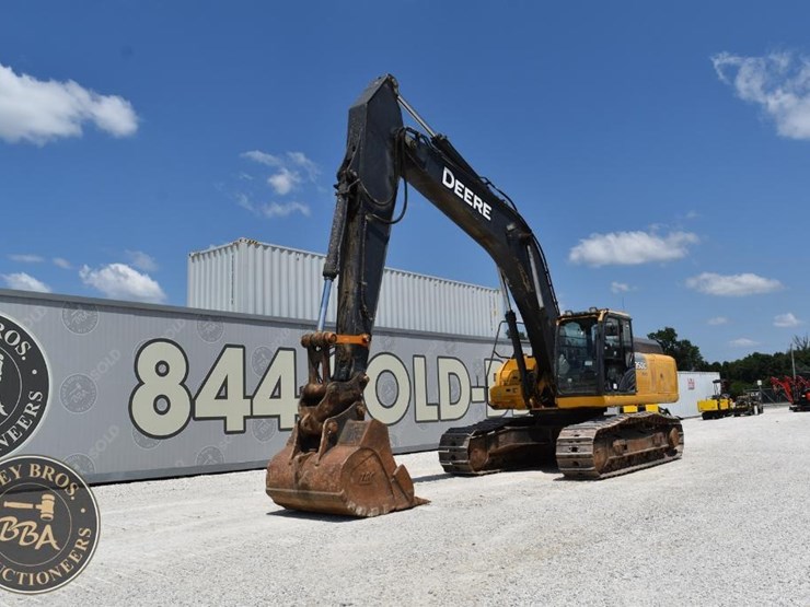 2016-deere-350g-lc-image-11