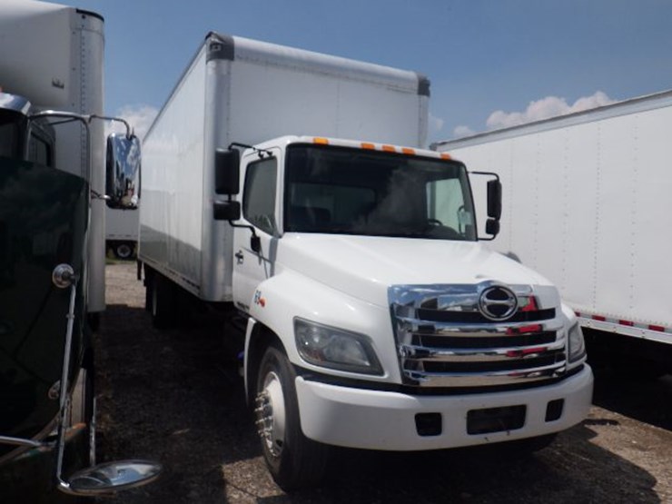 2018-hino-268a-image-3
