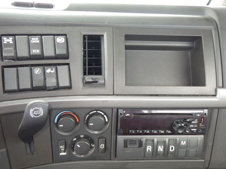 2020-volvo-vnr300-image-15