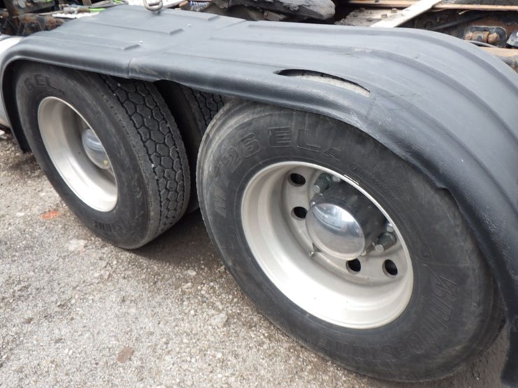 2015-kenworth-t880-image-12