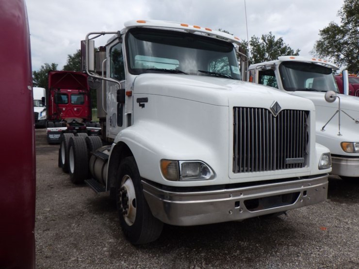 2001-international-9400i-image-3