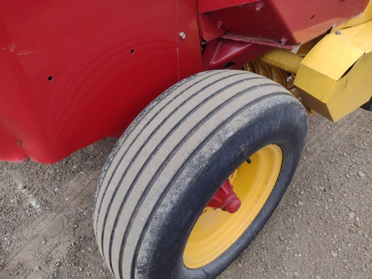 6-new-holland-570-image-12