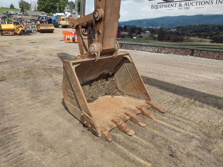 2007-deere-270d-lc-image-23