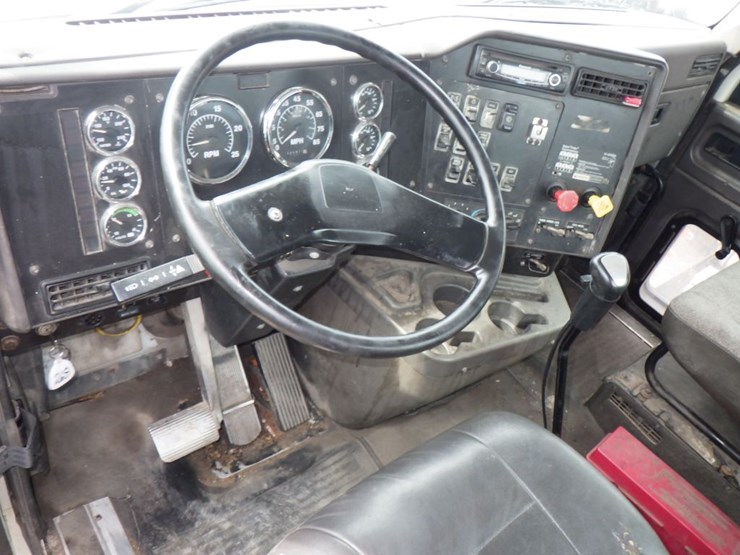 2001-international-9400i-image-22