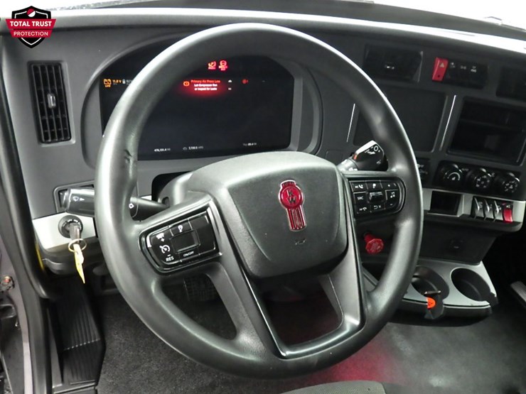 2023-kenworth-t680-image-24