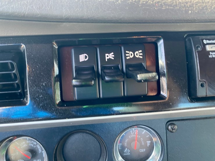 2018-kenworth-t440-image-89