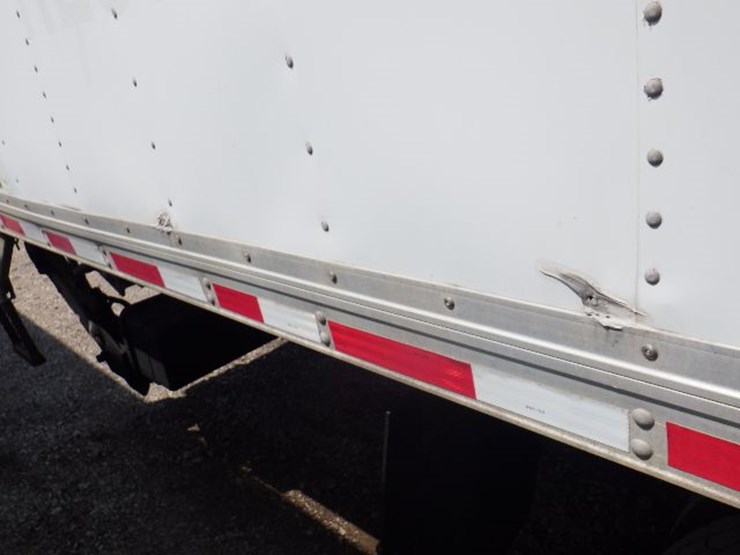 2016-freightliner-m2-106-image-8