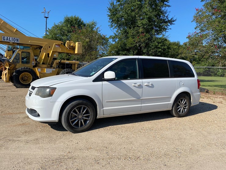 2013-dodge-grand-caravan-image-2