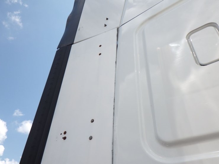 2016-freightliner-cascadia-125-evolution-image-7
