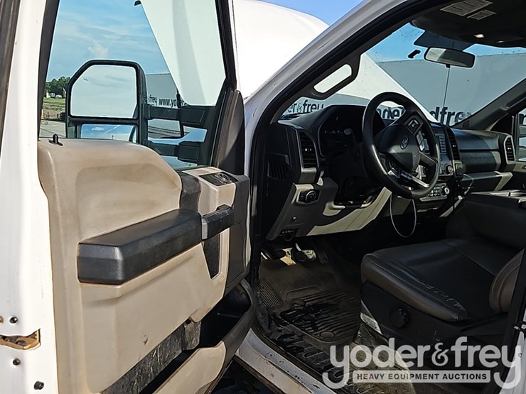 2017-ford-f550-image-18