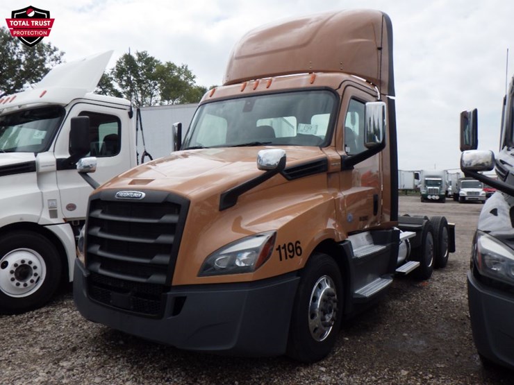 2020-freightliner-cascadia-126-image-1