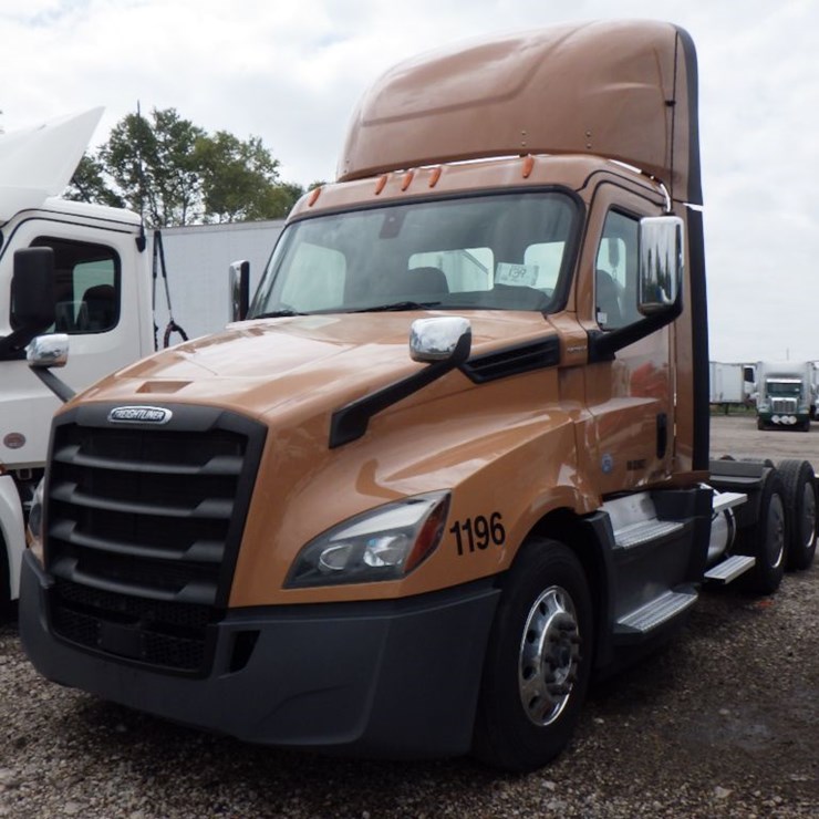 2020 FREIGHTLINER CASCADIA 126