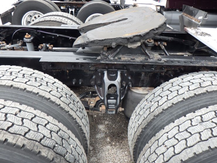 2019-peterbilt-579-image-8