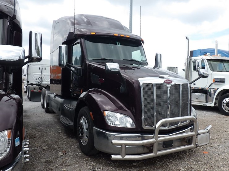 2019-peterbilt-579-image-3
