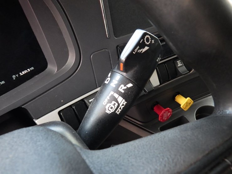 2024-kenworth-t680-image-27