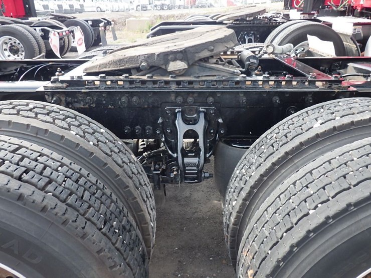 2024-kenworth-t680-image-13