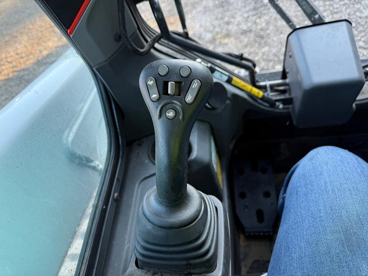 2021-bobcat-t66-image-26