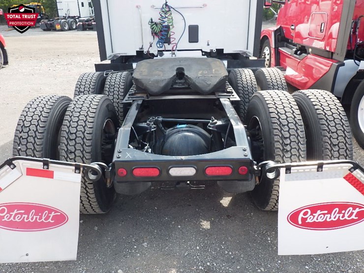 2024-peterbilt-579-image-11