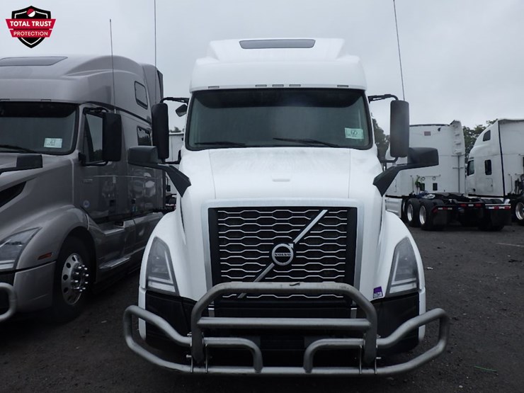 2023-volvo-vnl860-image-2