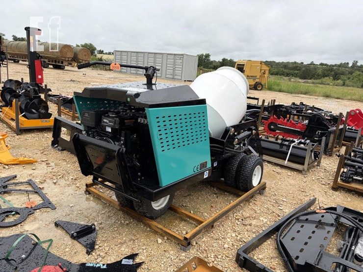 future-mt800-mini-wheel-mixer-truck-image-3