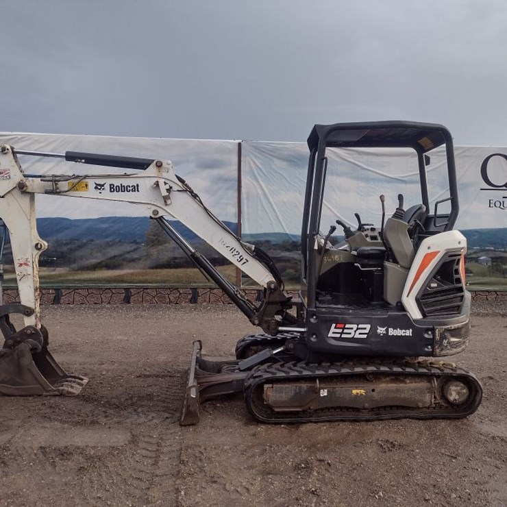 BOBCAT E32