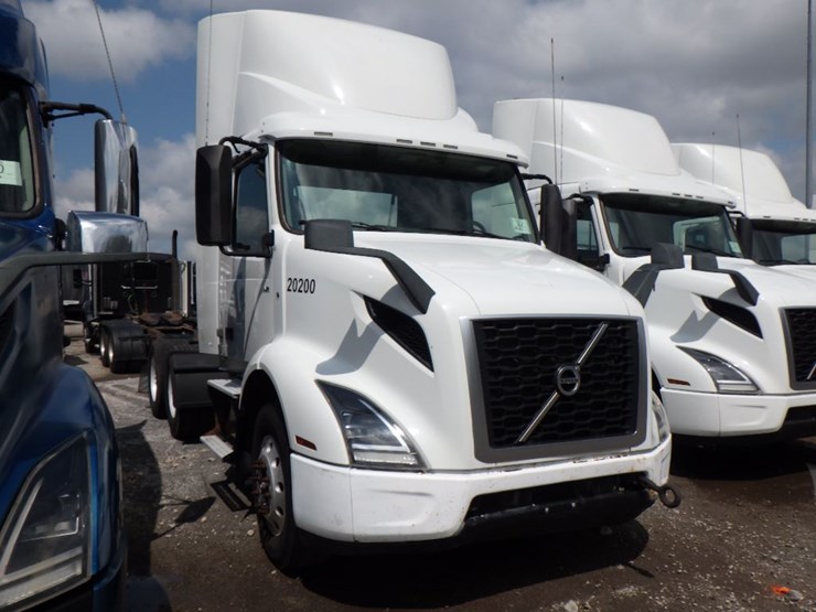 2020-volvo-vnr300-image-3