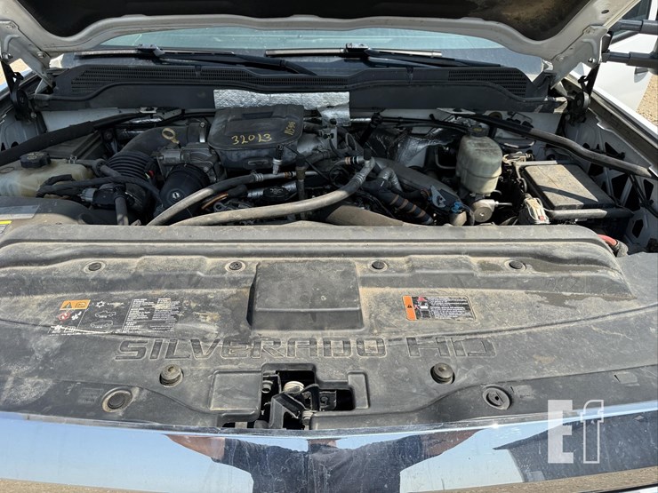 2015-chevrolet-3500hd-image-28
